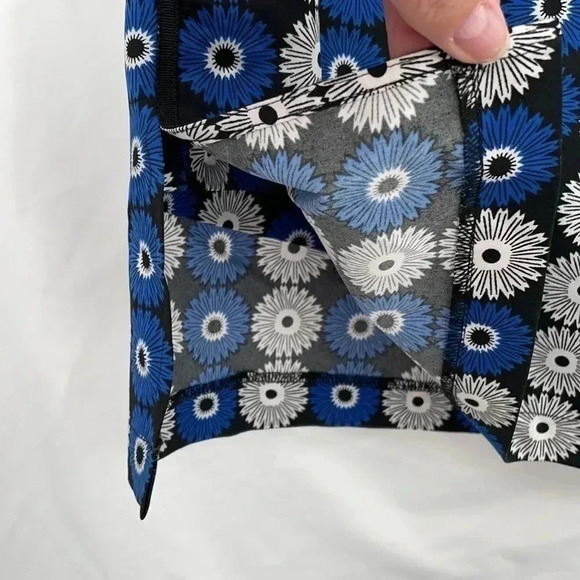 Golftini Women’s Skort Size 2L Black Blue White Floral Side Zipper EUC - Picture 4 of 14